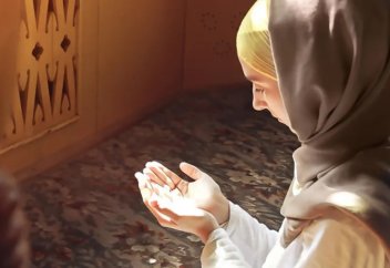 Хайызы келген әйелдің Рамазанда ұстамаған күндерінің қазасын өтеуі керек дегенге дәлел бар ма?