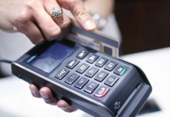 Экономист елімізде қолма-қол ақшадан толықтай бас тартуды ұсынды