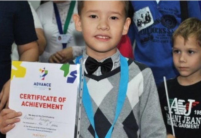 7 жасар қазақ баласы әлемдік жарыста 5000 студентті шаң қаптырды