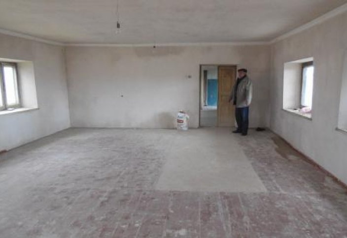 Мусульмане всем селом ремонтируют подожженную мечеть