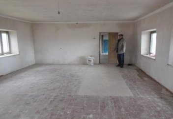 Мусульмане всем селом ремонтируют подожженную мечеть