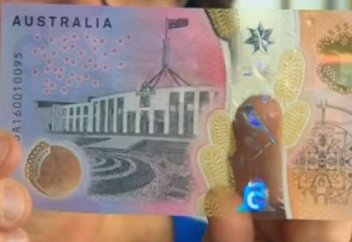 Австралияда зағип жандарға қолайлы жаңа банкноттар шықты