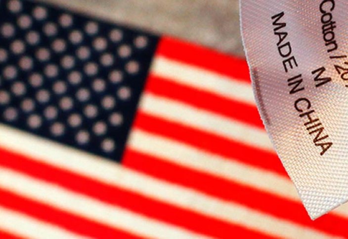 Во сколько обойдется миру «война» Китая и США, подсчитало Bloomberg