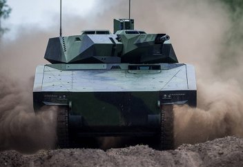 Жүргізушісіз басқарылатын әскери машина көрсетілді (видео)