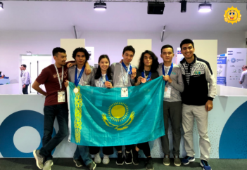 Робот казахстанских школьников стал третьим в уборке океана в мире