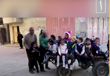 На ослиной повозке...