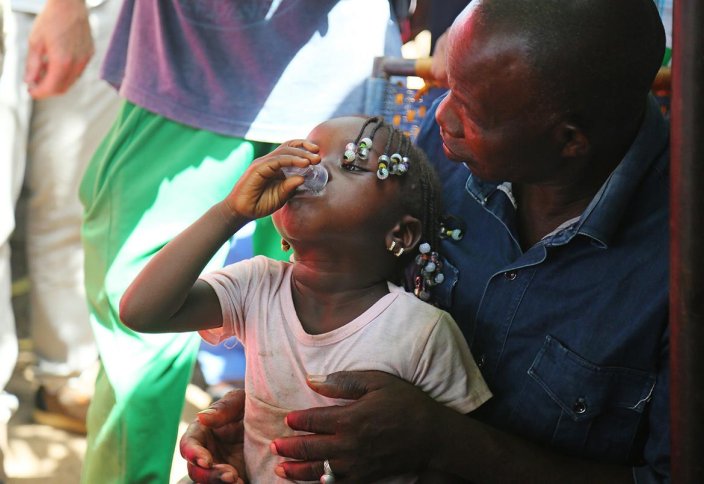 Каждый десятый ребенок умирает, не дожив до пяти лет. Ученые обсуждают массовое распространение антибиотиков в Африке