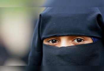 В Казахстане вводят штраф в $80 за ношение одежды, закрывающей лицо