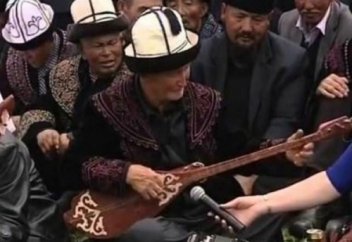 Аттың бас сүйегінен жасалған домбыра (видео)