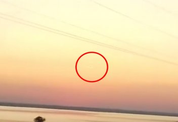 Көкшетау көлінің үстінде беймәлім құбылыс қимылсыз қалықтап тұрған (видео)