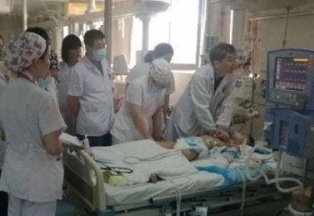 В Китае врачи спасли ребёнка, делая ему массаж сердца пять часов