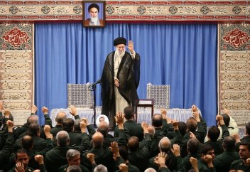 Иранскому колоссу указали на глиняные ноги