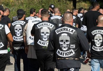 В ЕП предложили создать центр по борьбе с радикализацией в Евросоюзе