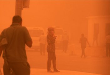 Таяу Шығыс: қызылға боялған қауіп