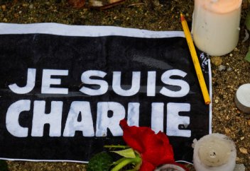 Пророк Мухаммад с плакатом Je suis Charlie появится в Charlie Hebdo