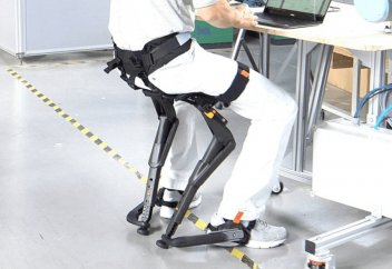 Кез келген жерде демалуға мүмкіндік беретін кресло-экзосүлдесі (видео)