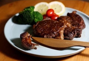 Aғаштан жасалған пышақ болаттан соғылған пышақтан да өткір (видео)