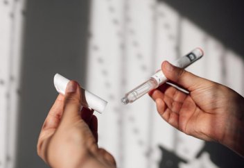 Семіздік індеті корпорациялар үшін шайнамай жұтатын "майшелпекке" айналуда