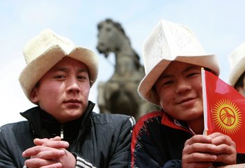 Қырғыздар екіұдай күйде...