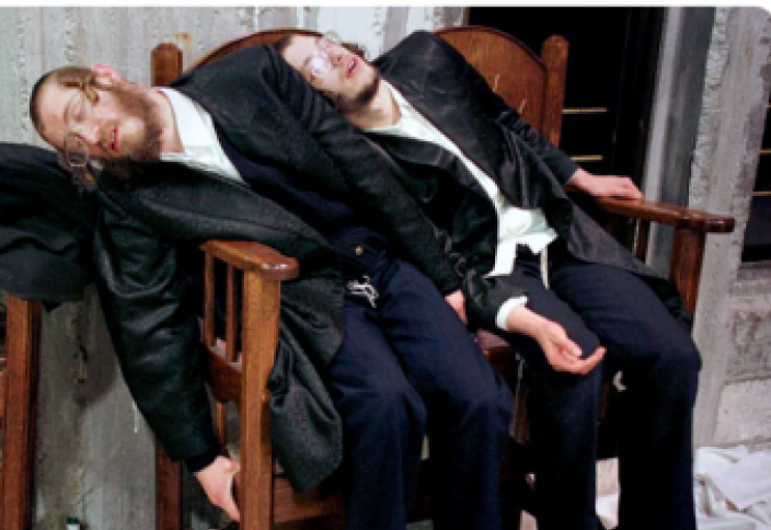 Почему иудеям запрещено спать на спине?