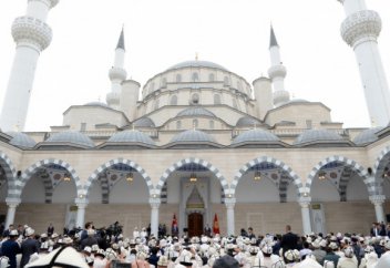 Эрдоган открыл в Бишкеке одну из крупнейших в Центральной Азии мечетей (Фото)