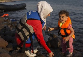 Сирийские беженцы добрались до суши