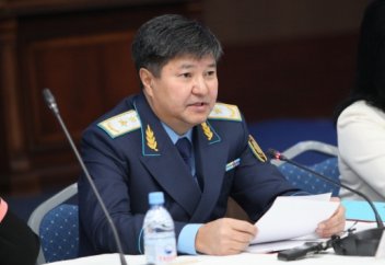 Бас прокурорға қол астындағылары қысым көрсеткен