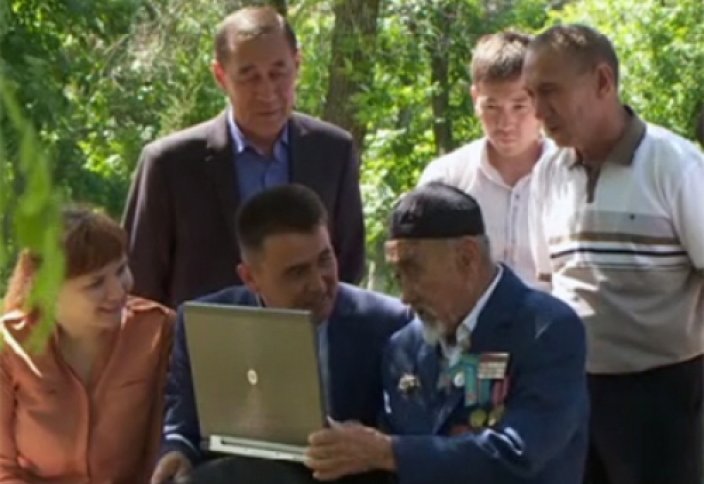 Қарулас достар бірін-бірі 73 жылдан кейін тапты (видео)