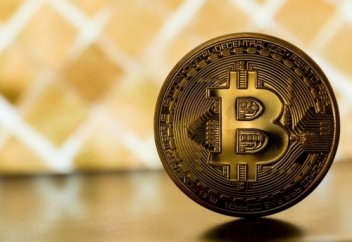 Биткоин разделился на две валюты