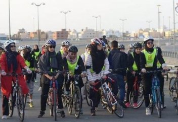 Первая женская велогонка прошла в Саудовской Аравии