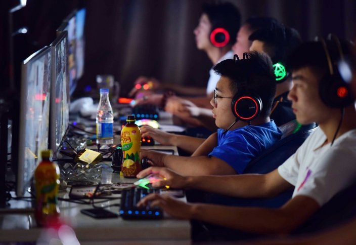 Разные: Китайским подросткам запретили играть в онлайн-игры по будням