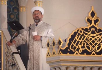 Имамдарға темекі шегуге тыйым салынды