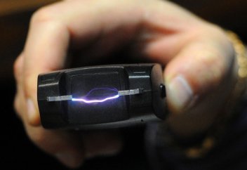 Интернетке тәуелділікті электрошокпен емдеуге тыйым салынды