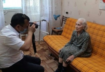 65 жастан асқан азаматтар мемлекеттік қызмет алу үшін мамандарды үйге шақырта алады