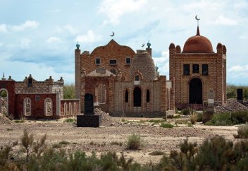 Қабірдің жанынан өтіп бара жатып бет сипау дұрыс па?