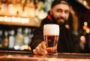 Мұсылман емес елдерде шарап сынды харам заттарды сатуға болады деген пәтуа бар ма?