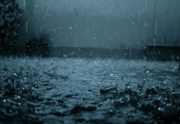 "Дұға етші, жаңбыр тоқтасын..."