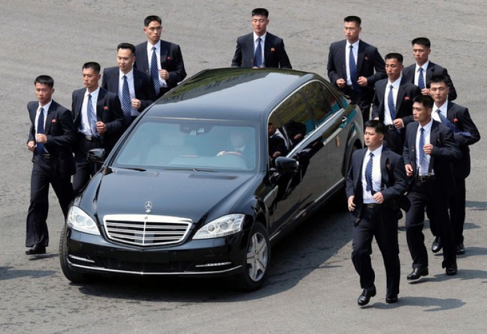 Как спецслужбы Северной Кореи защищают династию Кимов с помощью бронепоездов, бункеров и технологий КГБ