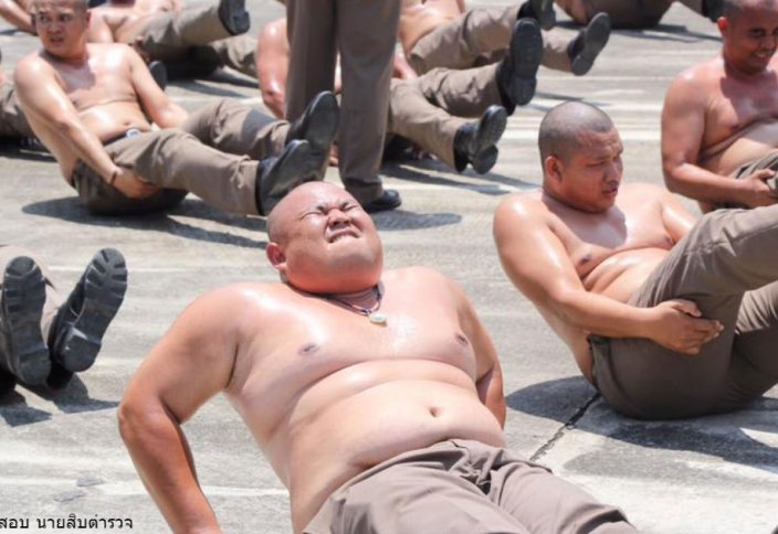 В Таиланде пухлых полицейских отправили в лагерь - сгонять лишний вес