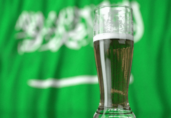 Саудовская Аравия разрешила продажу алкоголя некоторым экспатам