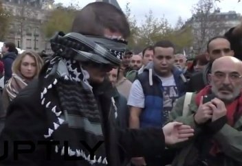 Құшағын ашқан мұсылманның қылығын париждіктер қалай қабылдады? (ВИДЕО)