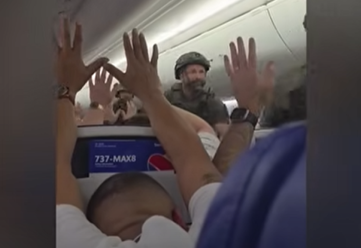 Переполох из-за азана на борту