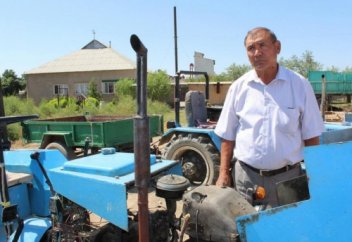 Оңтүстік қазақстандық зейнеткер темір-терсектен тұрмысқа қажетті техника құрастырады (видео)