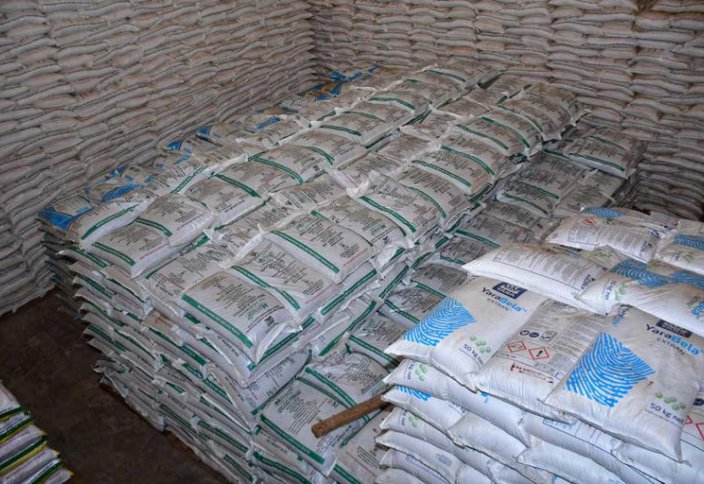 По отчёту Всемирного банка, 200 000 кенийцев потеряли работу после того, как правительство взяло на себя распределение удобрений