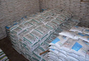 По отчёту Всемирного банка, 200 000 кенийцев потеряли работу после того, как правительство взяло на себя распределение удобрений