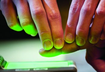 Ресейде мигранттардың саусақ ізі алынады