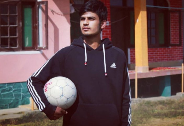 Мусульманин в одиночку освоил 400 футбольных трюков и прославился на весь мир