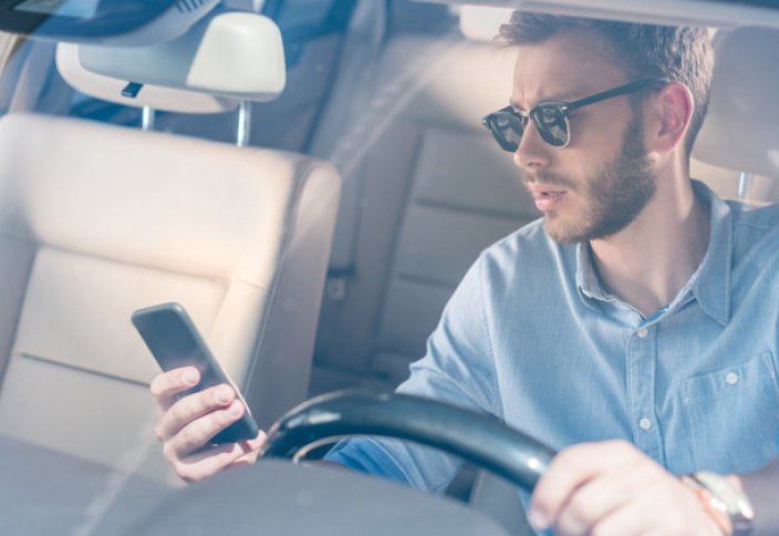 Исследование: ипользование смартфонов за рулем опаснее пьяного вождения
