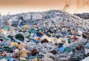 Ғаламдық мәселе: Пластика қалдықтары зиянды химиялық заттар бөлінуде