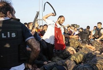 Босфор көпірінде берілгендерге көшедегі жұрт дүре соқты